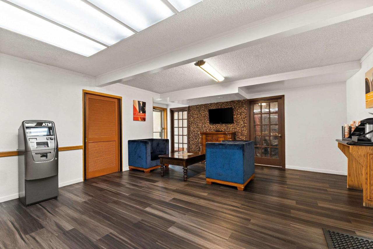 Brooklawn Rodeway Inn מראה חיצוני תמונה