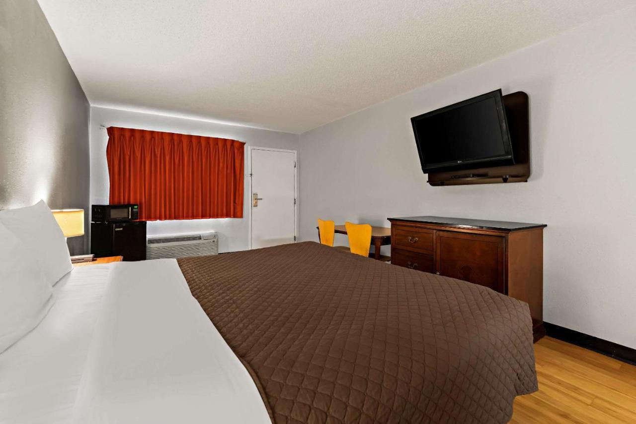 Brooklawn Rodeway Inn מראה חיצוני תמונה