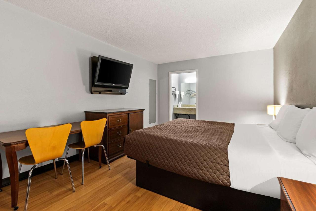 Brooklawn Rodeway Inn מראה חיצוני תמונה