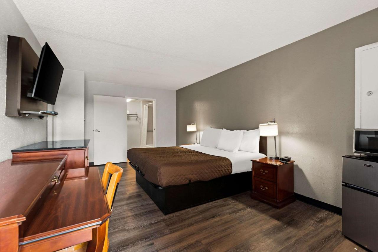 Brooklawn Rodeway Inn מראה חיצוני תמונה