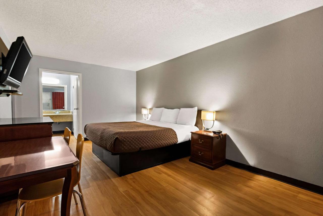 Brooklawn Rodeway Inn מראה חיצוני תמונה