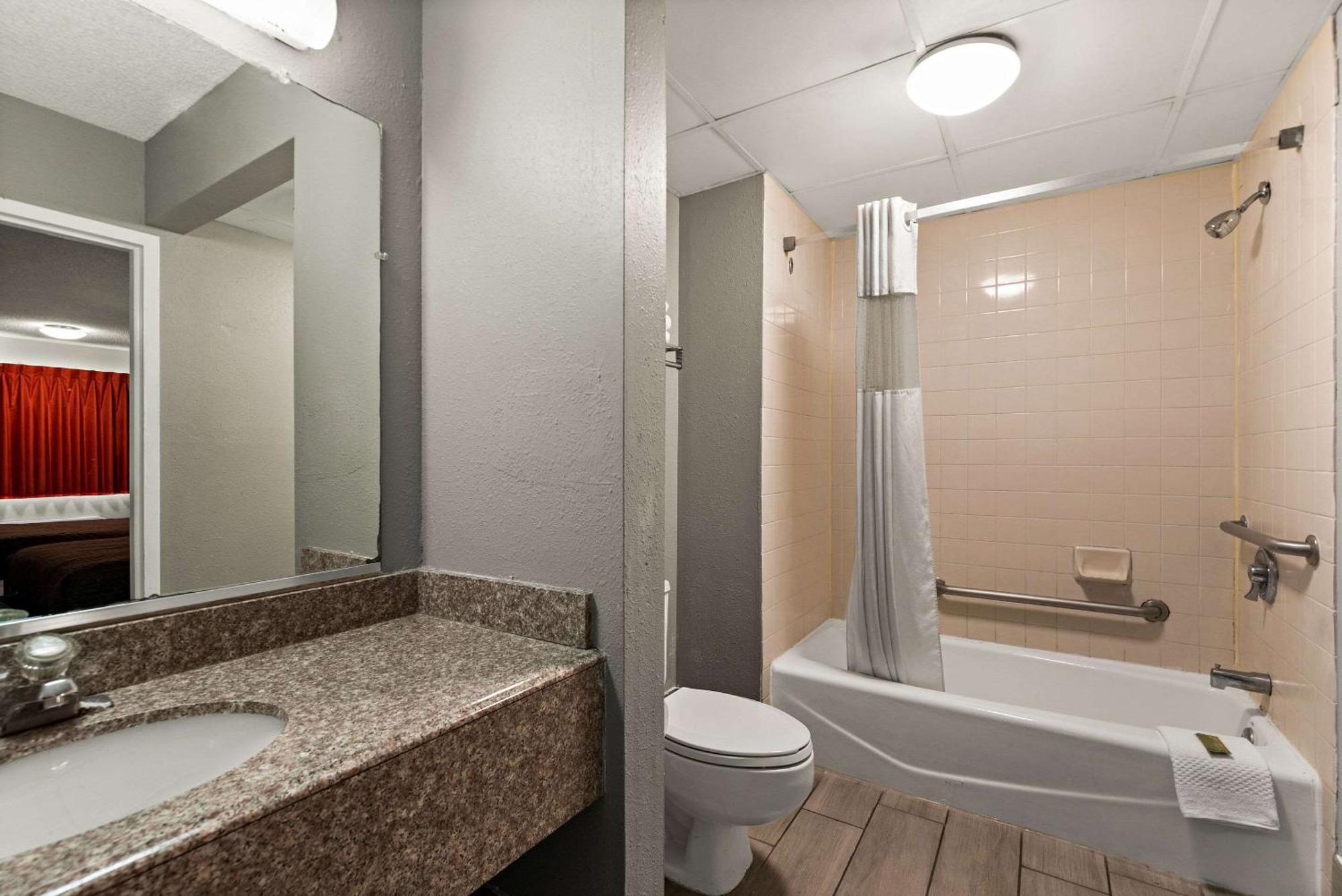 Brooklawn Rodeway Inn מראה חיצוני תמונה