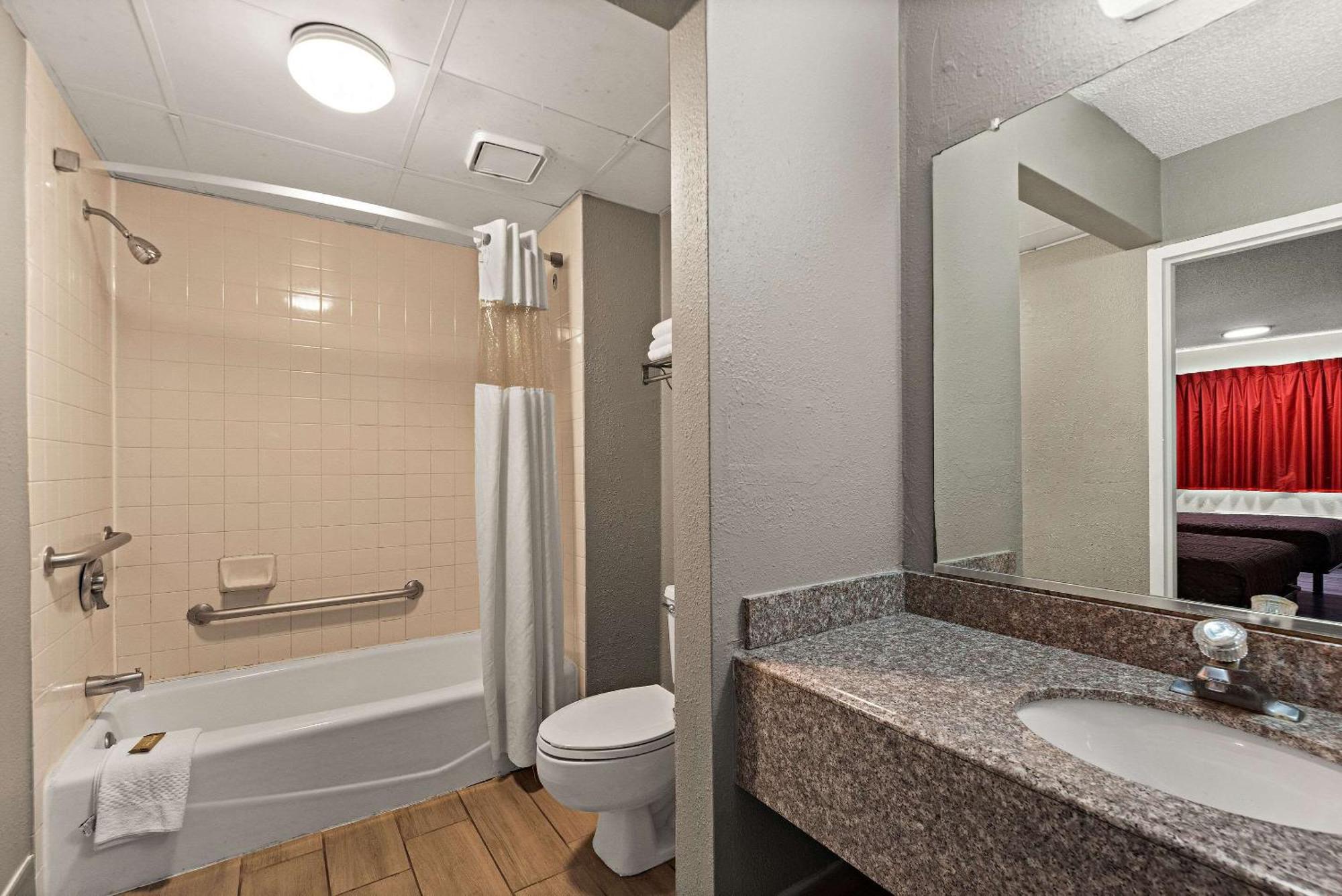 Brooklawn Rodeway Inn מראה חיצוני תמונה