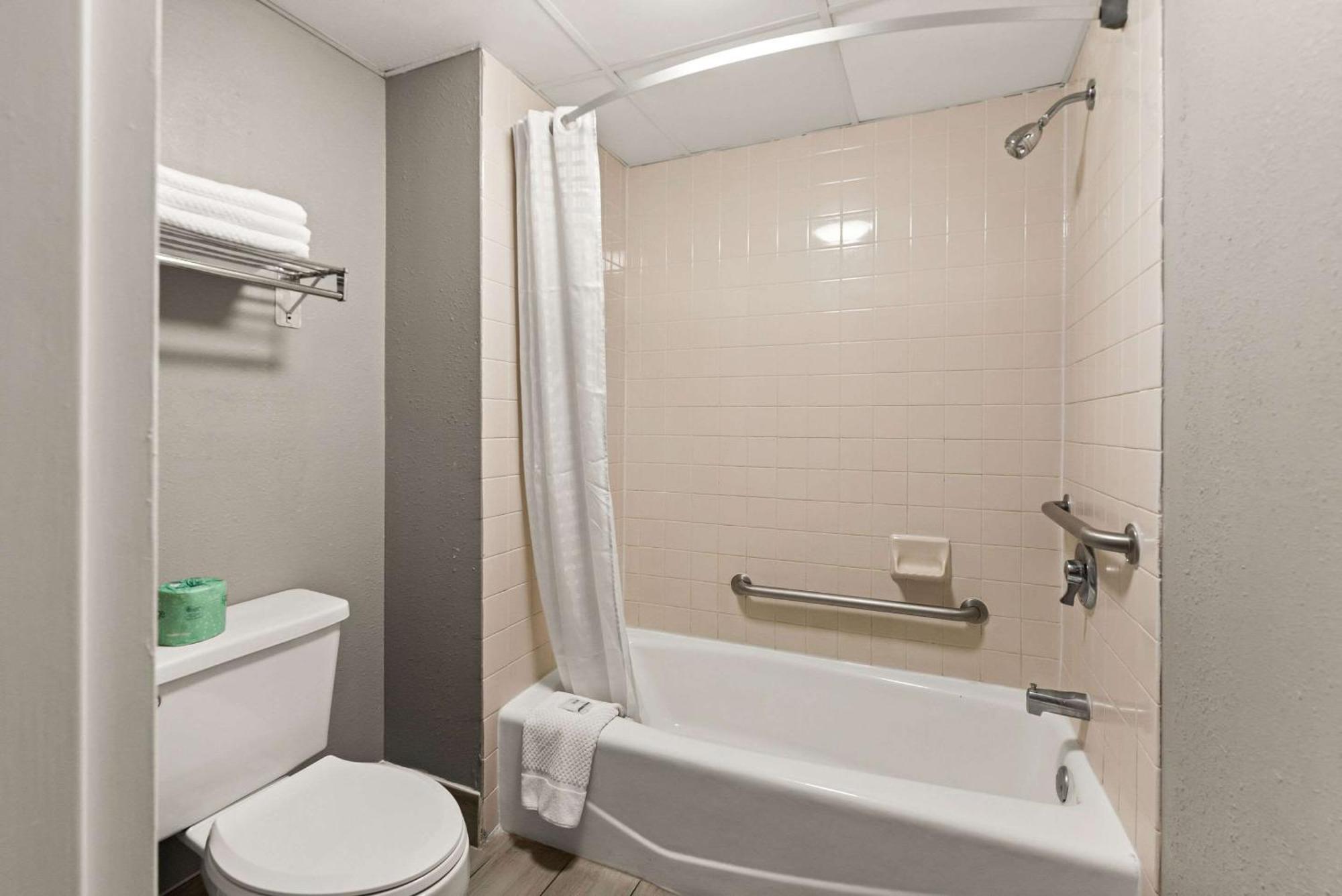 Brooklawn Rodeway Inn מראה חיצוני תמונה