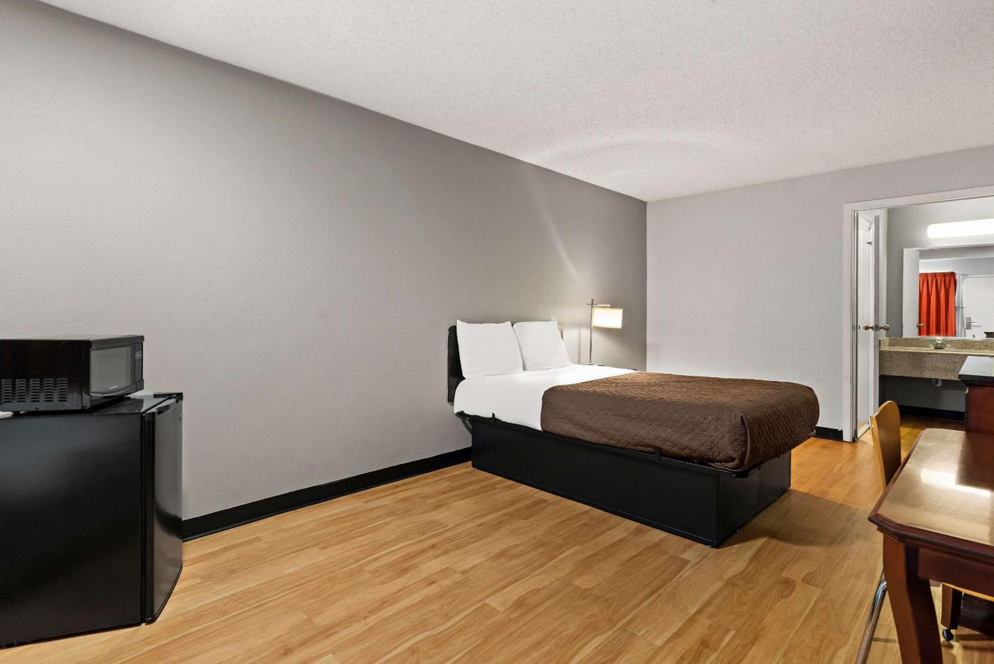 Brooklawn Rodeway Inn מראה חיצוני תמונה