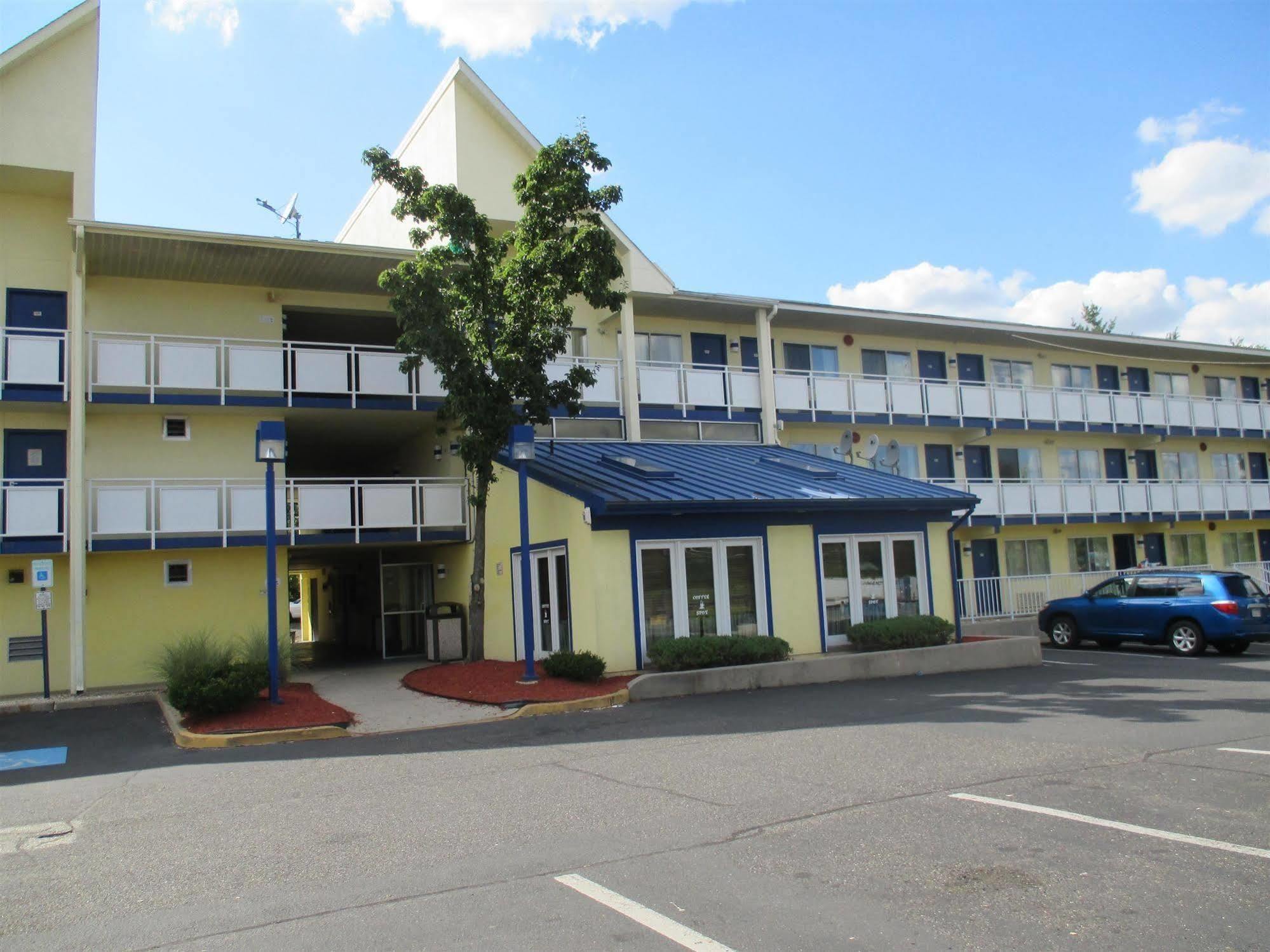 Brooklawn Rodeway Inn מראה חיצוני תמונה