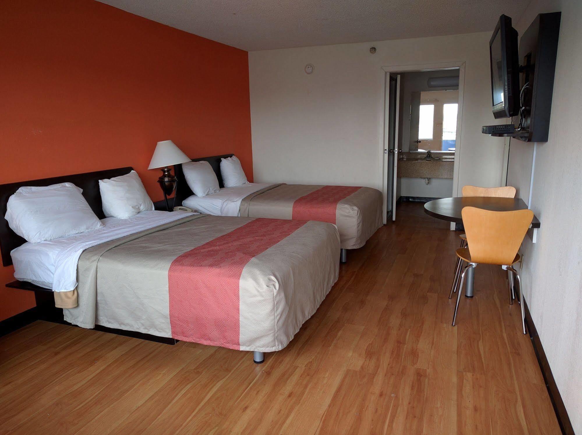 Brooklawn Rodeway Inn מראה חיצוני תמונה